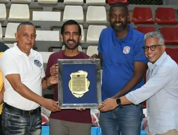 Francia Nueva y Maranatha triunfan en torneo basket U21