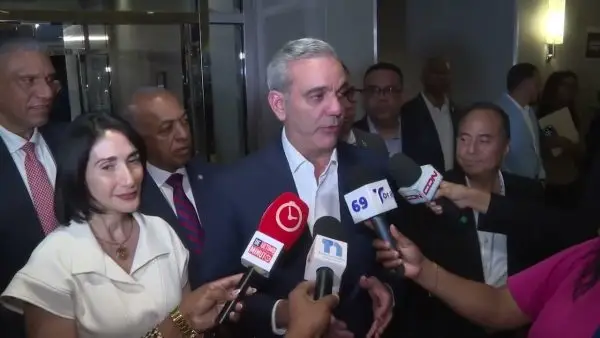 Abinader teme o no confía en la prensa dominicana de N. York