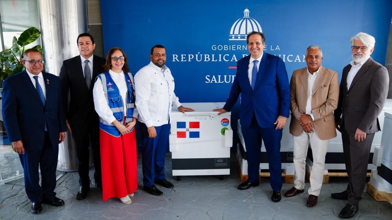 Salud entrega 421 refrigeradoras para conservar vacunas