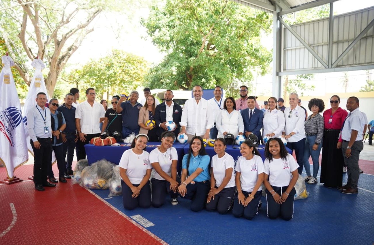 Inefi entrega utilería y 5,000 kits a más de 20 escuelas del Cibao
