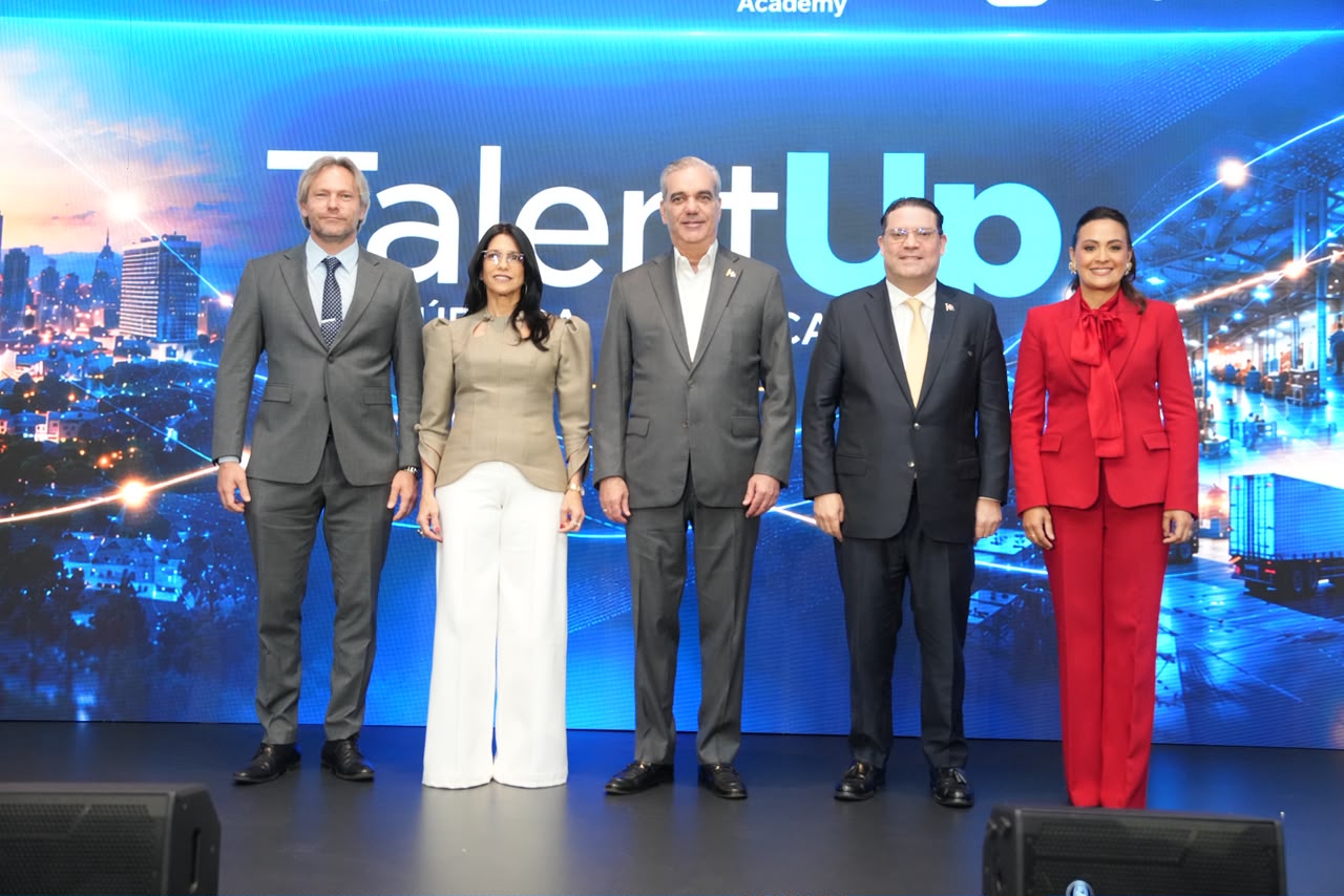 MICM anuncia 15 mil becas gratuitas en habilidades digitales