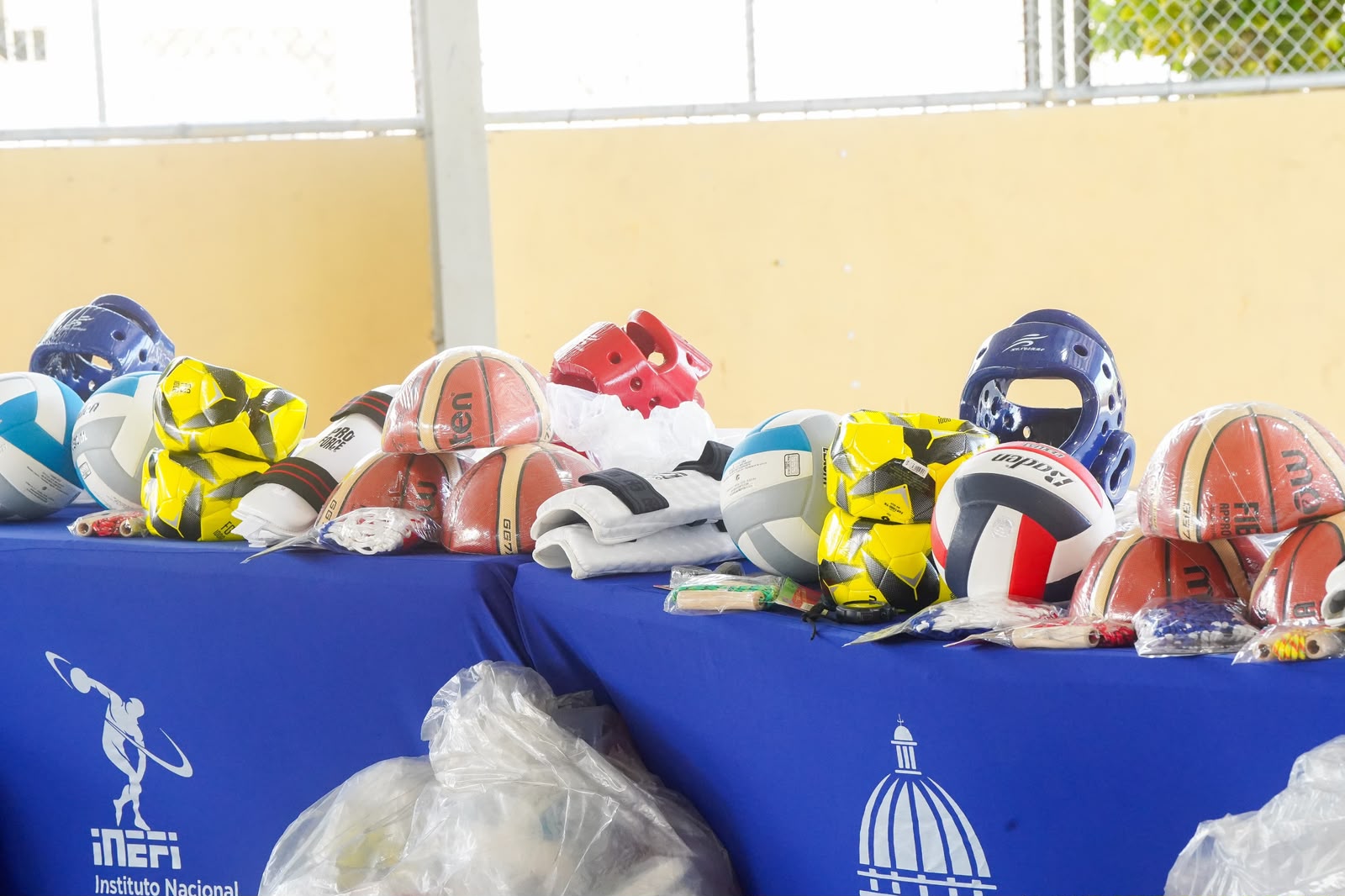Inefi entrega utilería deportiva a más de 30 centros