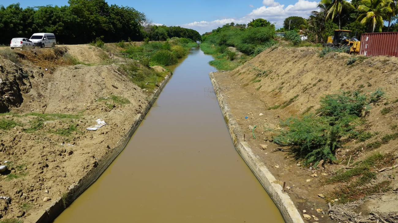 Indrhi inicia rehabilitación de canal Horacio Vásquez en Montecristi