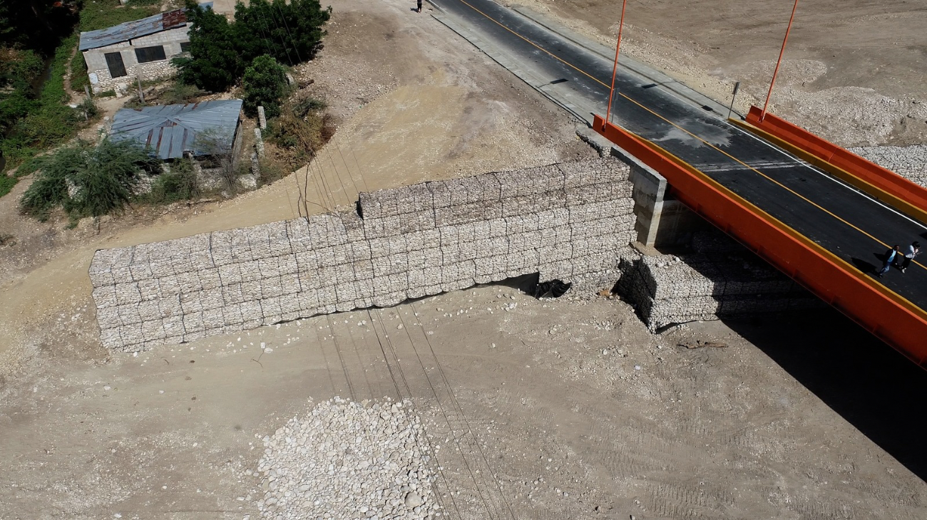 MOPC levanta muros de gaviones y 53 puentes en 21 provincias