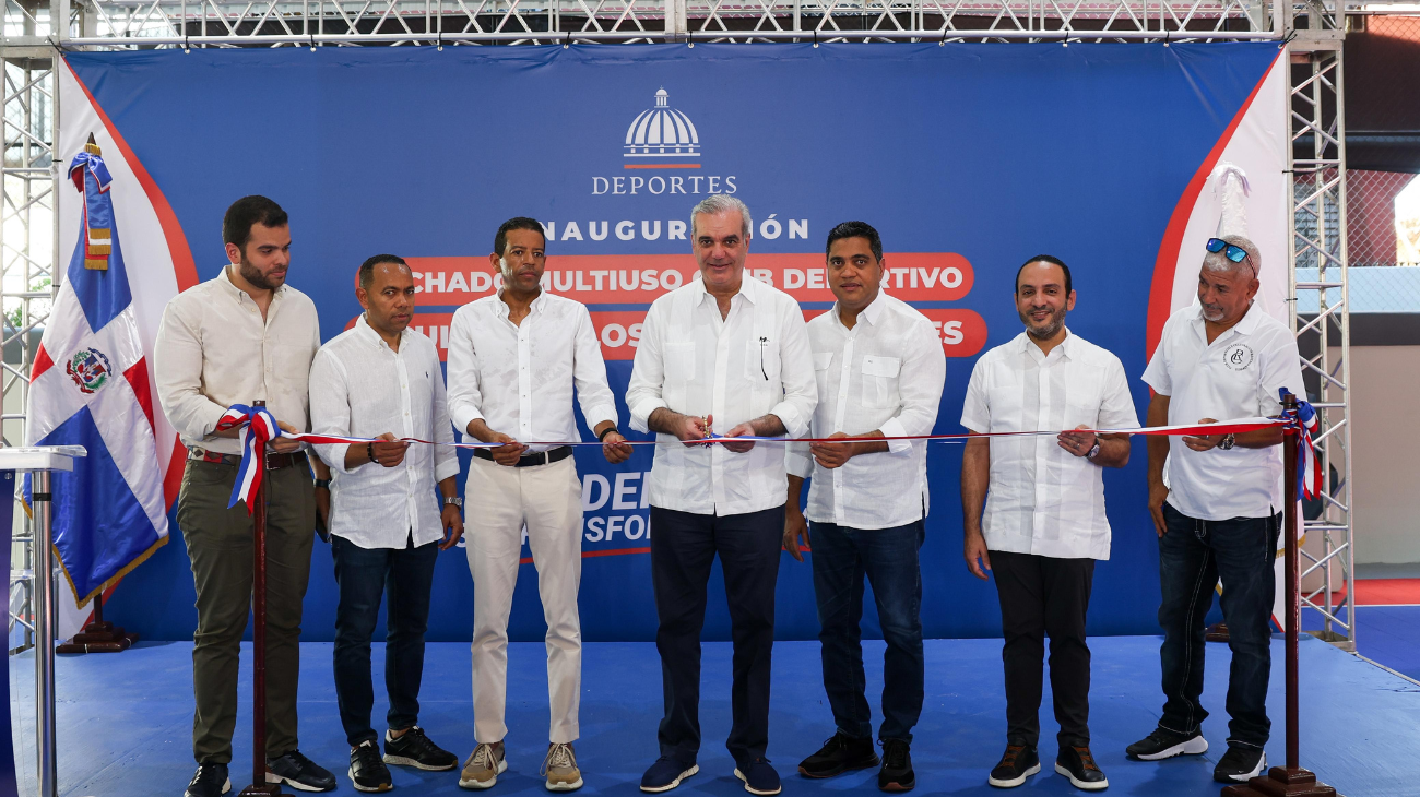 Abinader inaugura techados en Los Restauradores y Los Minas Sur